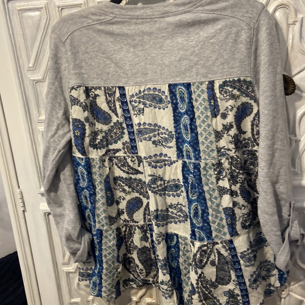 Steal of the week 🛍🛍 Flutter paisley top